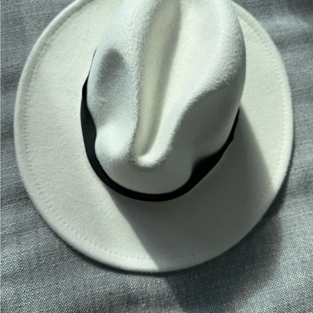 Wool hat - Picture 2 of 2